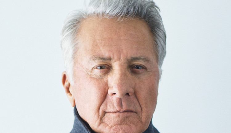 Do Karlových Varů přiletěl Dustin Hoffman, hlavní festivalová hvězda