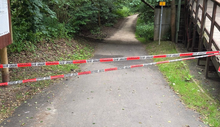 Úsek cyklostezky Ohře u Lokte je po uzavírce kvůli pádu kamení opět průjezdný
