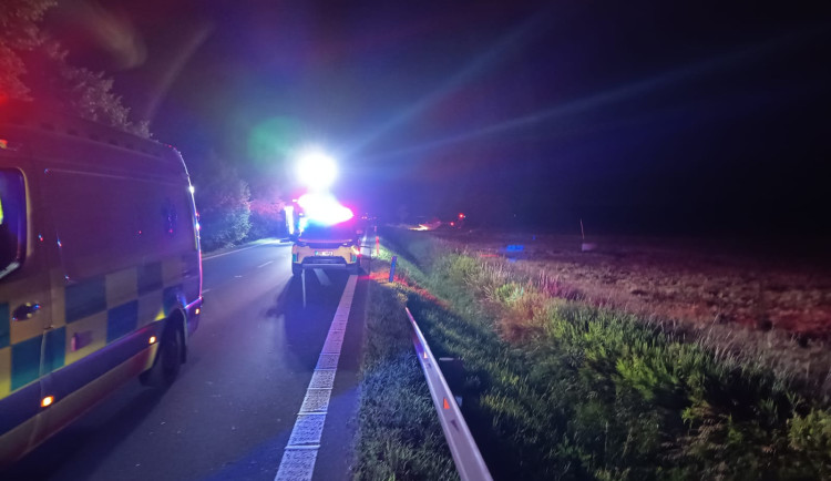 Při večerní nehodě u Hertice se zranili dva lidé, muž letěl do nemocnice vrtulníkem