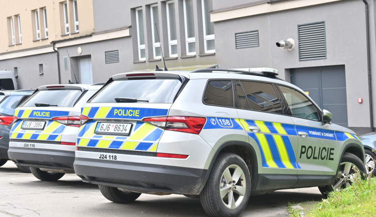 Hádka kvůli neprůjezdné silnici skončila ve Stříteži nehodou. Policie hledá svědky
