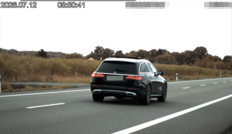 Obchvat Doudleb si spletl s dálnicí, řidič Mercedesu jel přes 160 km/hod