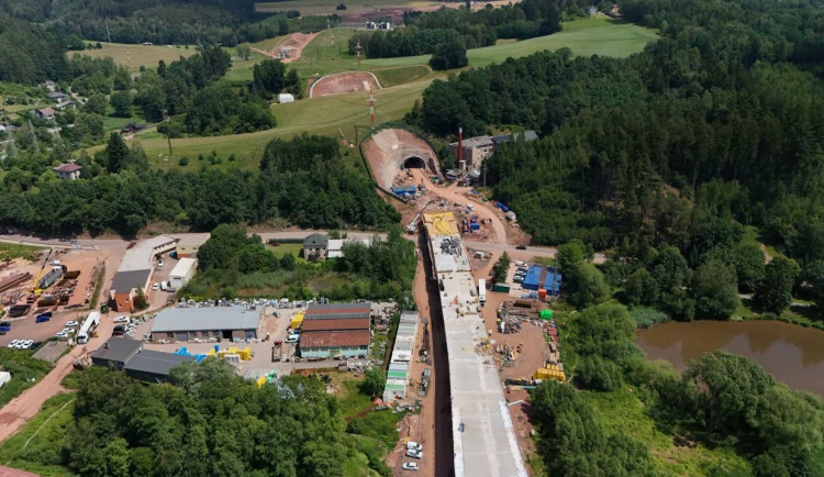 Silnice z Náchoda na Dolní Radechovou se zavře, pojedete přes Kostelec