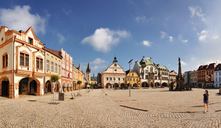 Dvůr Králové nad Labem opravuje historii, náměstí čekají dva dny změn