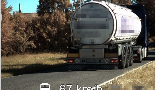 Šestkrát zakázané řízení, přesto vyjel. Kamioňáka odhalil na Rychnovsku radar