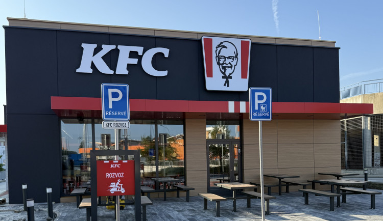 KFC míří do Chebu. V úterý otevře restauraci u obchodního centra Dragoun