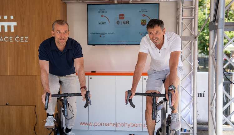 Vlevo Pavel Cyrani, místopředseda představenstva ČEZ a..s. a Jakub Novotný, prezident VK ČEZ Karlovarsko.