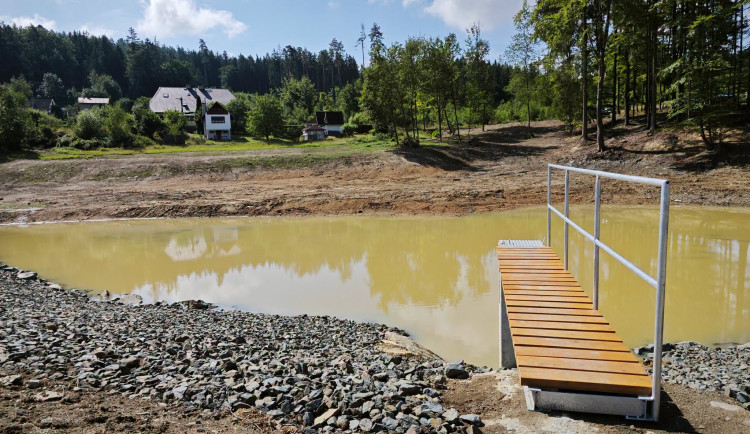 Město nechalo vybudovat nové tůňky a malé nádrže, pomohou zadržet vodu v krajině