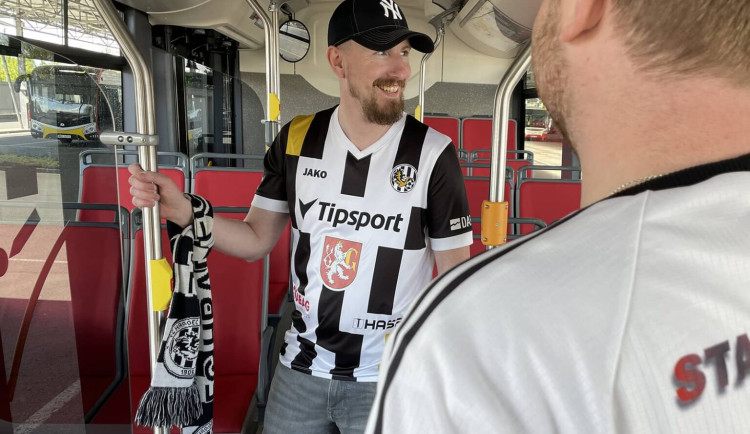 Na derby se fotbaloví fanoušci už zdarma MHD v Hradci Králové nesvezou