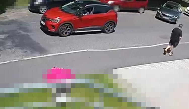 Policie hledá svědky nehody v Sokolově. Řidič z místa odjel.