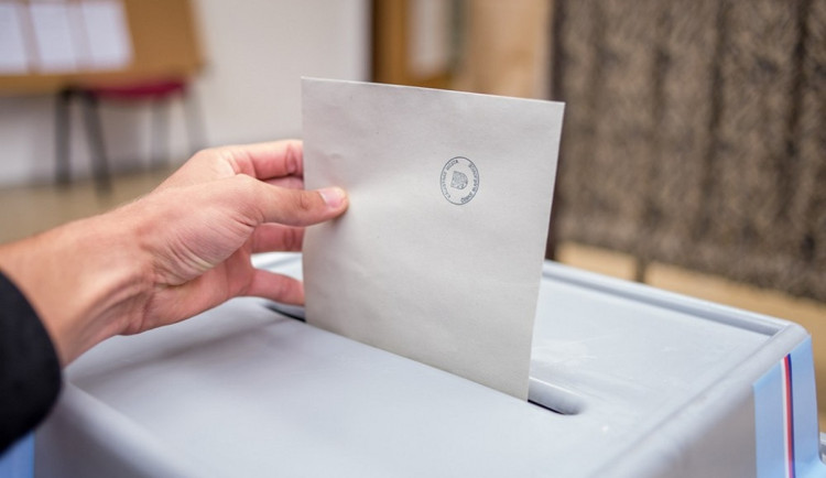 ANKETA: V Jihlavě jde do voleb deset stran. V jiné obci nekandiduje vůbec nikdo
