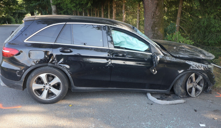 Řidička mercedesu šla s autem přes střechu. Měla 1,70 promile a přišla o řidičák