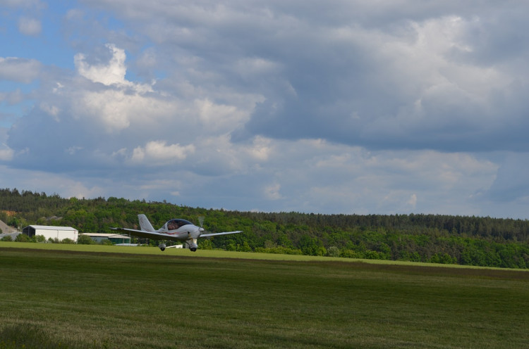 FOTO: V Letkově si připomněli výročí prvního veřejného letu