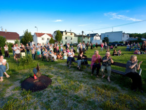 Takhle se děkuje zdravotníkům, policistům a hasičům v Karlových Varech