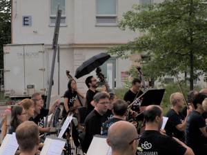 Takhle se děkuje zdravotníkům, policistům a hasičům v Karlových Varech