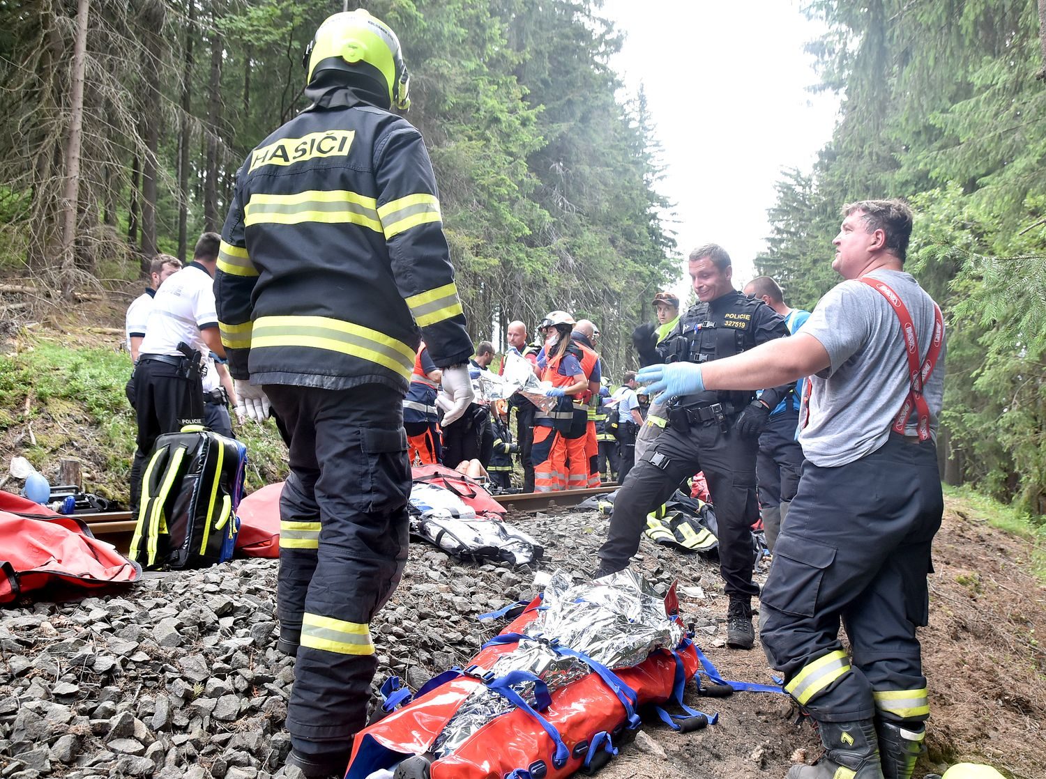 FOTO: Nehoda dvou vlaků u Perninku