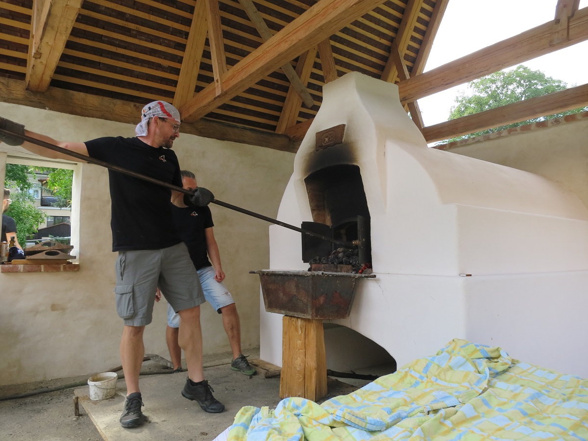 FOTO: Obecní pec už slouží svému účelu