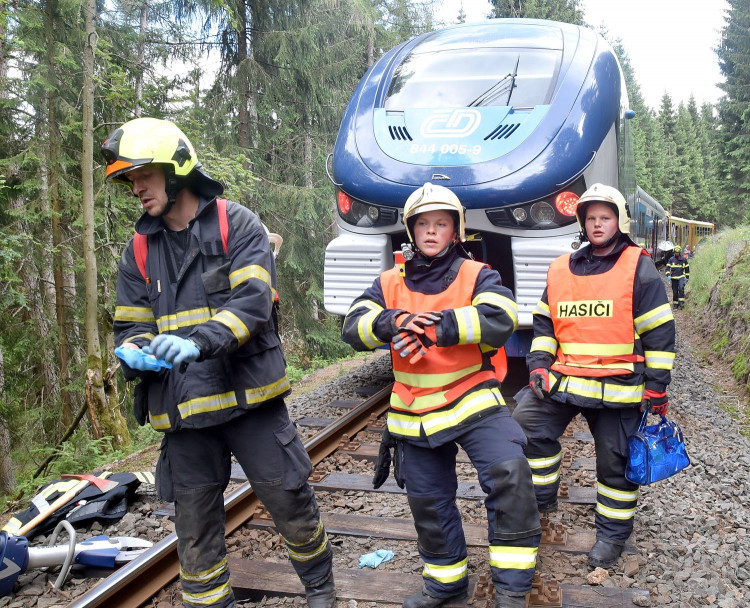 FOTO: Nehoda dvou vlaků u Perninku