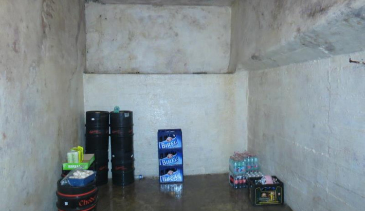 Inspekce uzavřela restauraci v Karlových Varech. Uvnitř našla exkrementy a plesnivé zdi