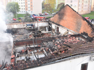 Prodejnu potravin v Chodově zachvátil požár. Škoda bude v desítkách milionů korun