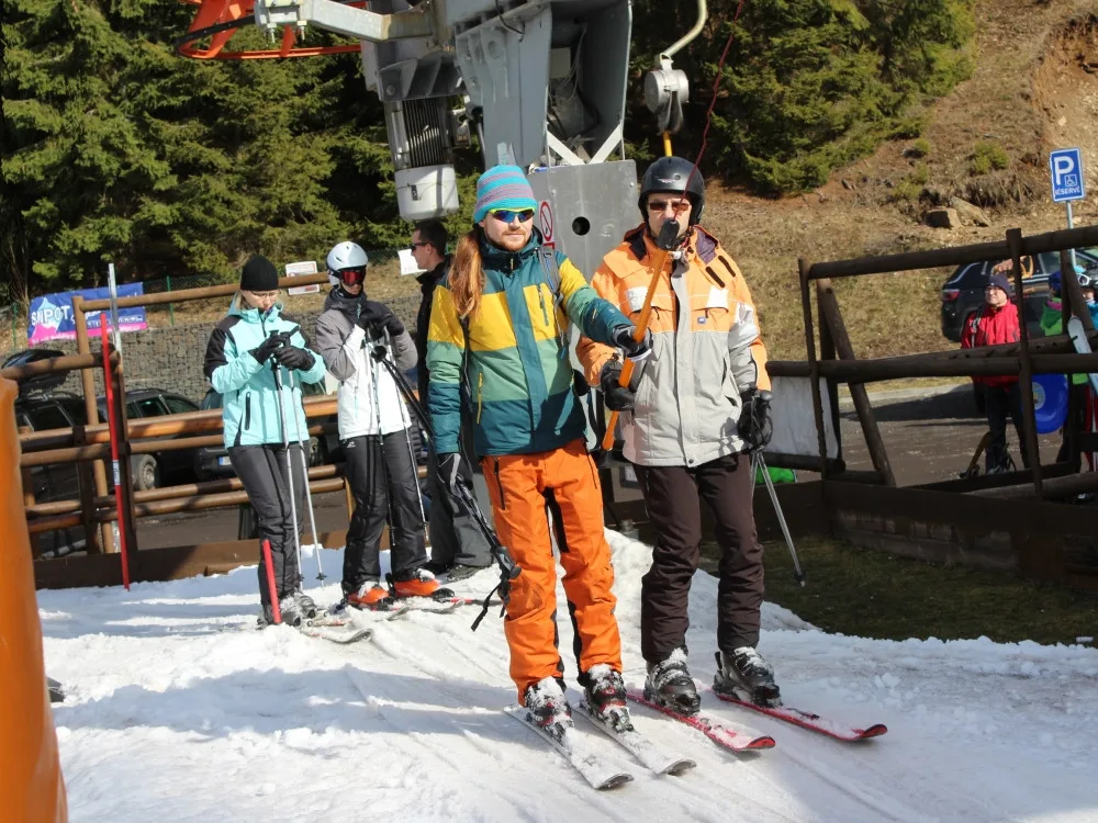Ve Skipotu v Potůčkách se stále lyžuje.