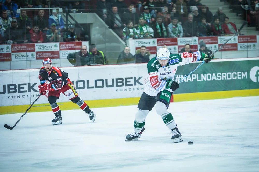 Není vyloučeno, že zraněný kapitán Energie Václav Skuhravý zasáhne do předkola play off.
