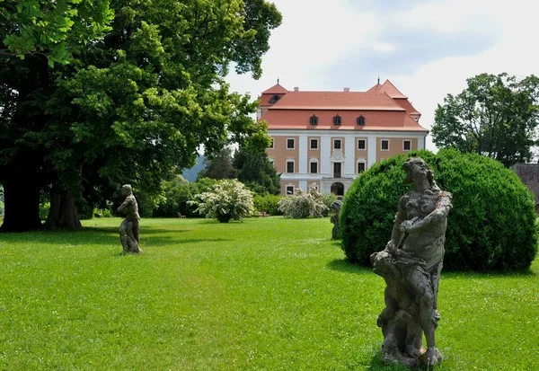 zámek Valeč