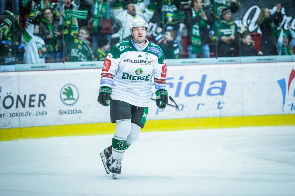 Kapitán HC Energie Václav Skuhravý