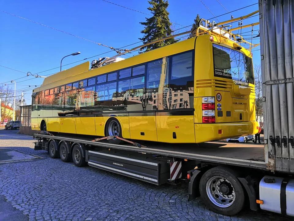 Do Mariánských Lázní dovezly první nové trolejbusy