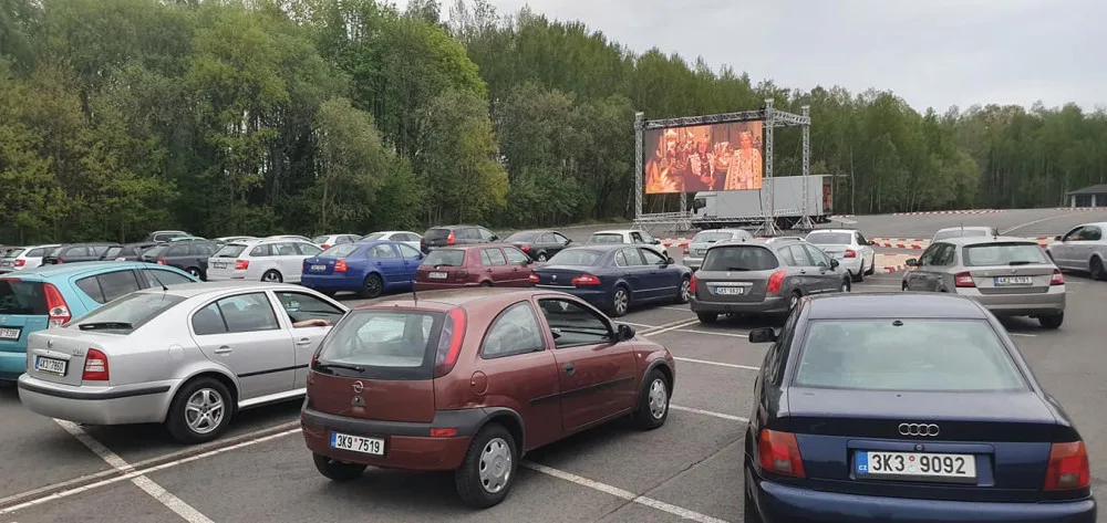 Autokino v Sokolově se otevře už třetí víkend v řadě.