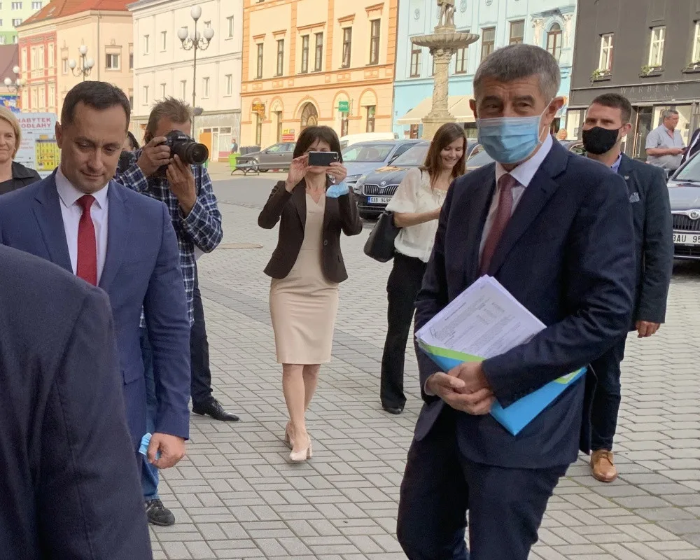 Premiér Andrej Babiš s hejtmanem Karlovarského kraje Petrem Kubisem