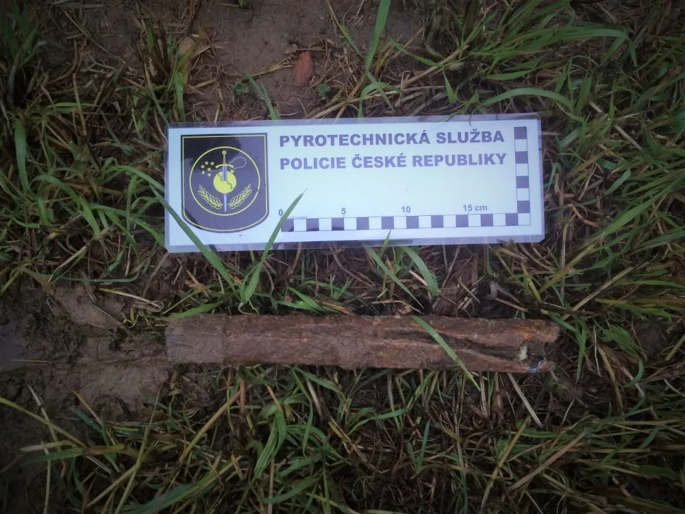 VIDEO: Při procházce nalezl leteckou pumu z druhé světové