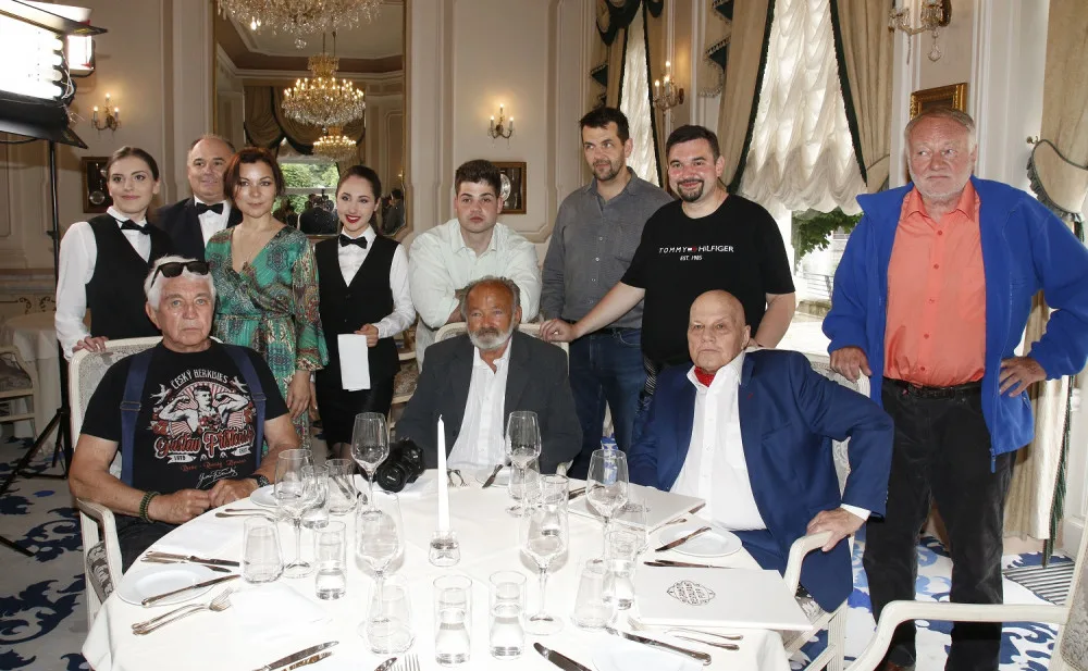 Grandhotel Pupp se proměnil v dějiště filmu Stáří není pro sraby