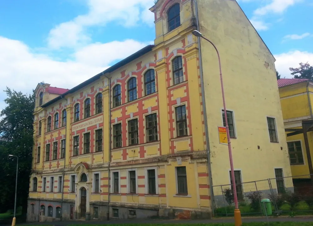 Z bývalé průmyslové školy chce Aš vybudovat byty i ordinace