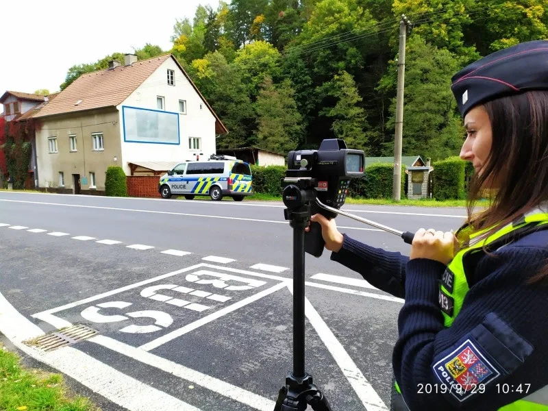Chceš 110 tisíc korun, jistý plat a zajímavou práci? Přidej se k policii v Karlovarském kraji