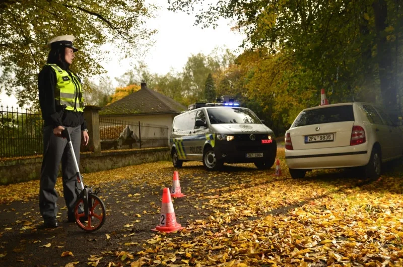 Chceš 110 tisíc korun, jistý plat a zajímavou práci? Přidej se k policii v Karlovarském kraji