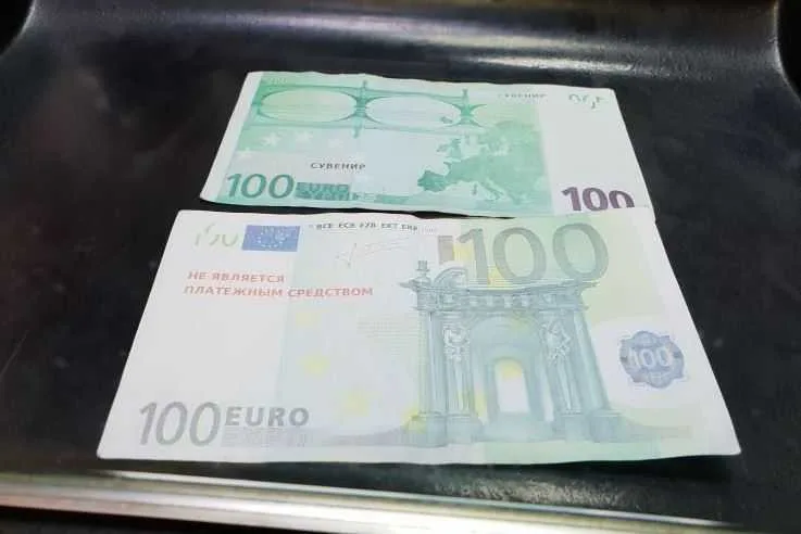 Z výhodné nabídky se vyklubala falešná eura, muž přišel o 12 tisíc