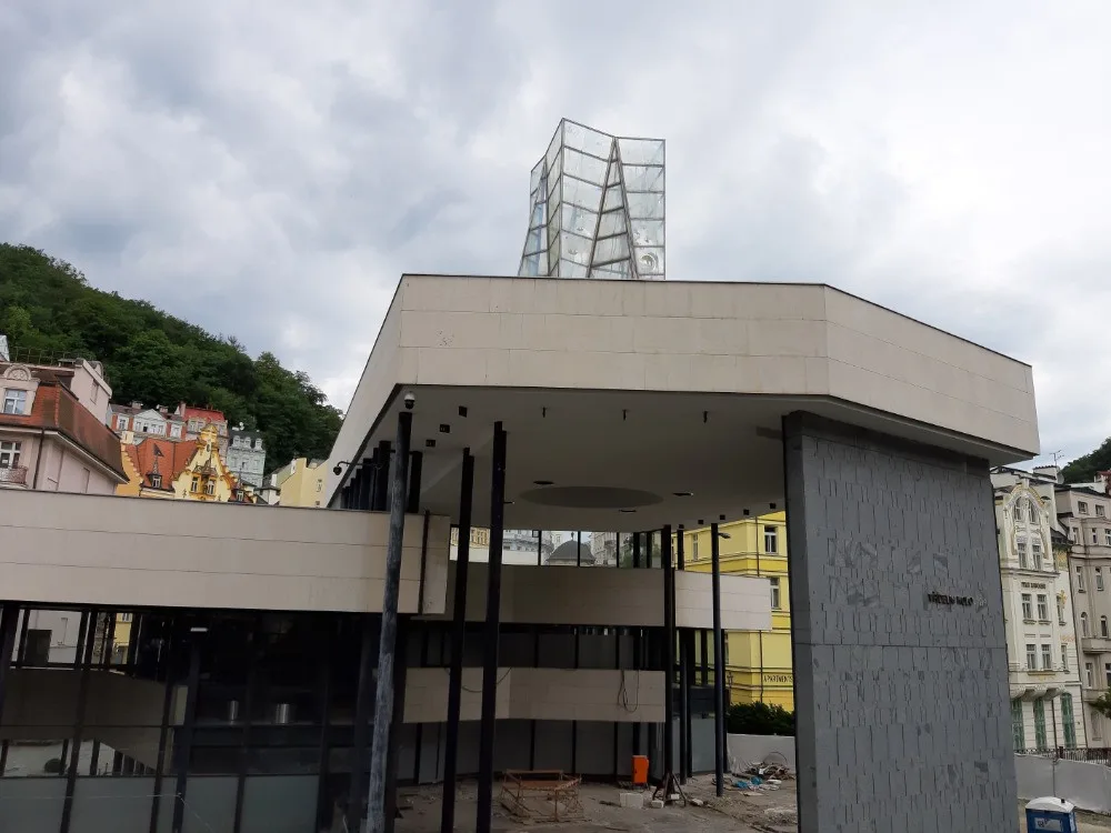 Rekonstruovaná Vřídelní kolonáda v Karlových Varech