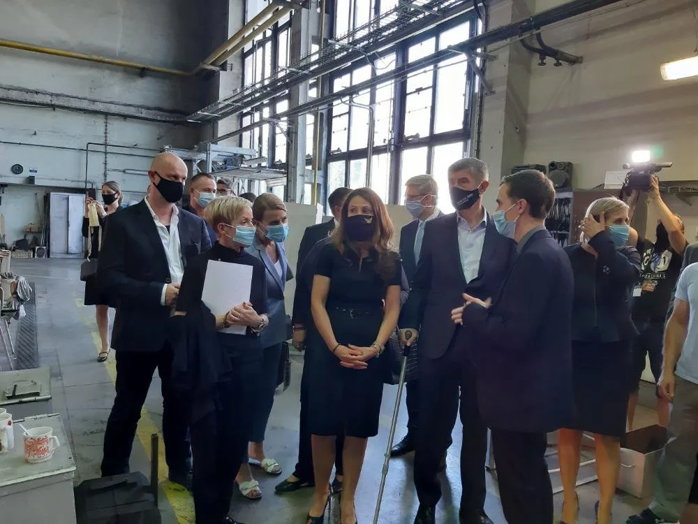 Andrej Babiš při návštěvě sklárny Moser