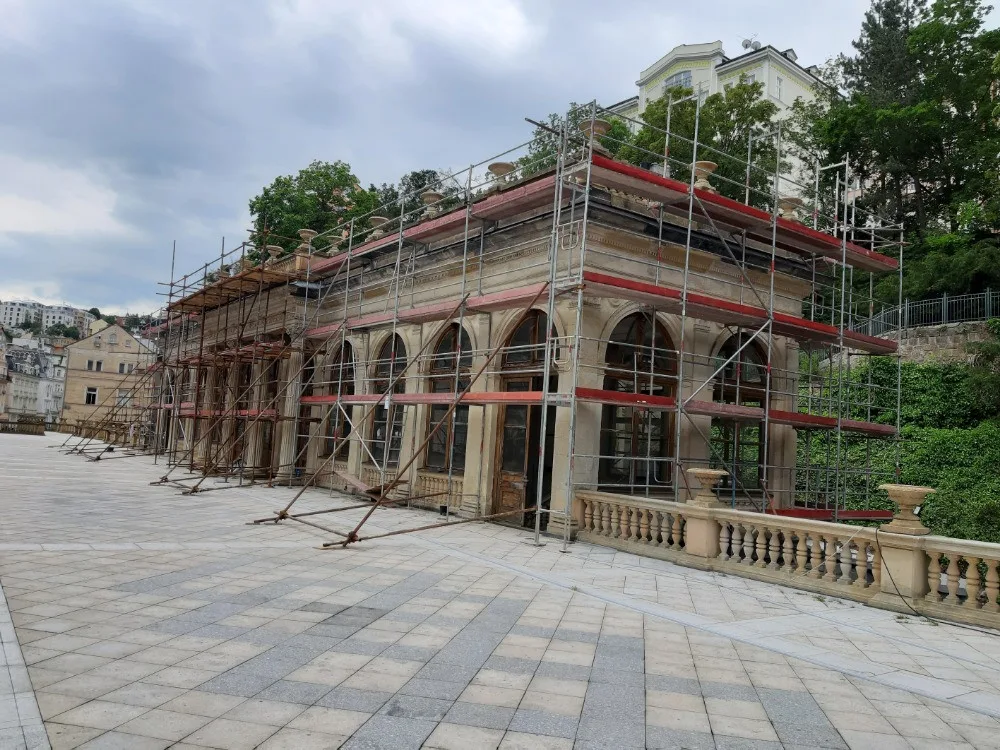 Opravě Mlýnské kolonády koronavirová krize
