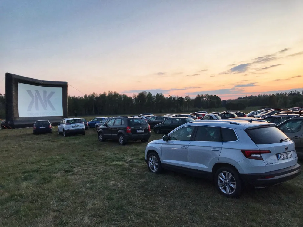 Autokino na karlovarském letišti