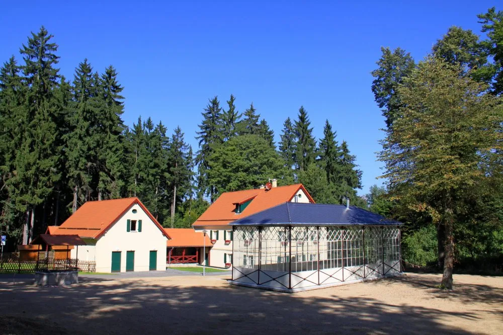 Správa lázeňských parků se přestěhuje do zrekonsttruovaného areálu sv. Linhart