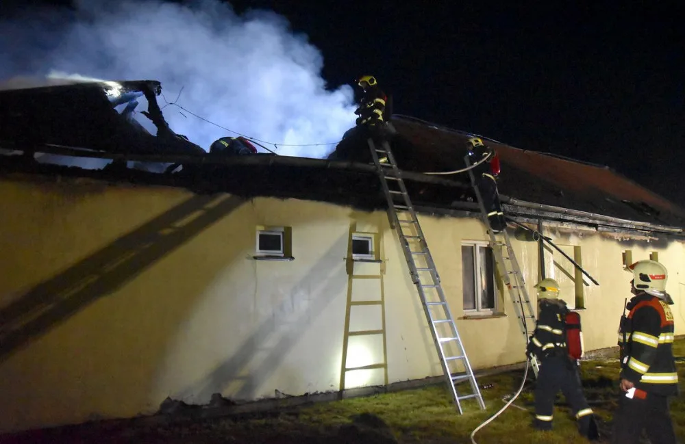 Oheň zasáhl ubytovnu u Chebu. Už potřetí