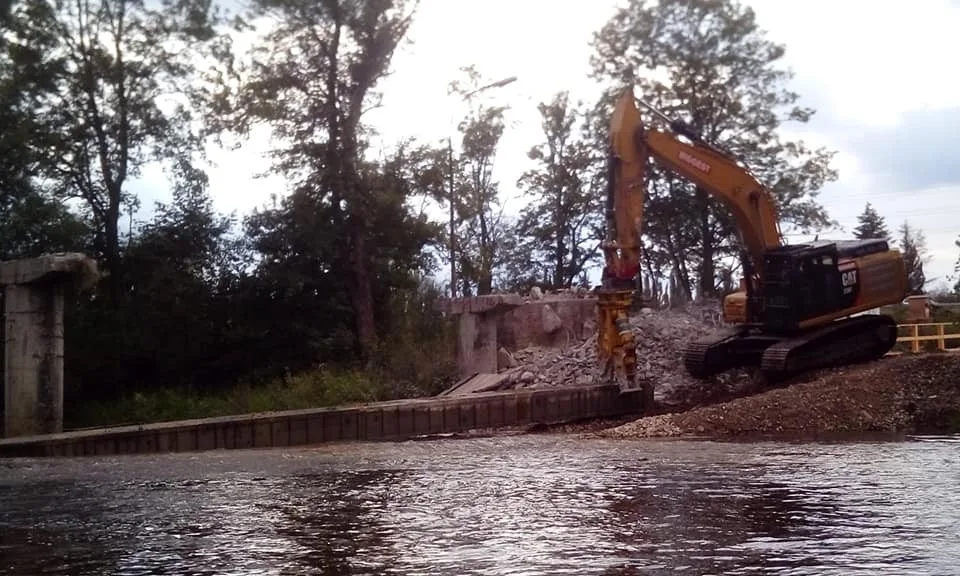 V Sokolově začala demolice hlavní části Krejcarové lávky