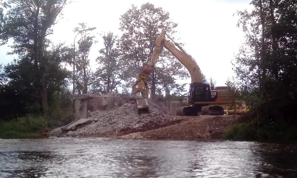 V Sokolově začala demolice hlavní části Krejcarové lávky