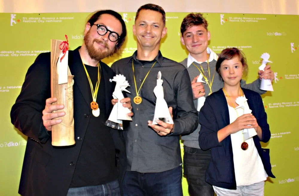 Tradiční Dudci se letos na festivalu Oty Hofmana v Ostrově udělovat nebudou. Festival bude nesoutěžní. 