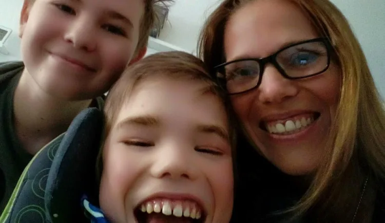 Lukáš z Jihlavy bojuje s mozkovou obrnou. On je má škola života, říká maminka Katka