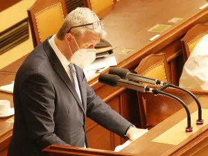 FOTO: Vláda schválila nouzový stav