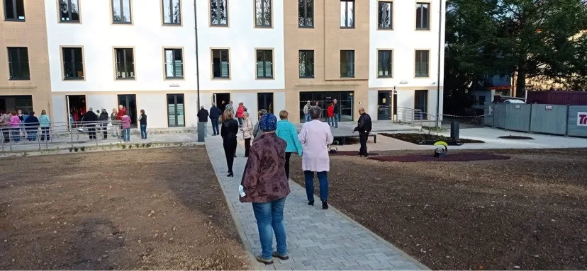 Dům služeb v Horním Slavkově je opravený, město hledá nájemce
