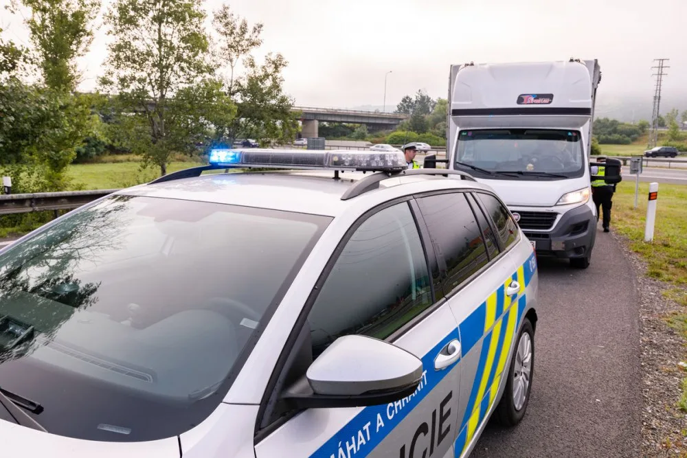 I přes zákaz řízení a navíc pod vlivem drog si sedl za volant a řídil Avii