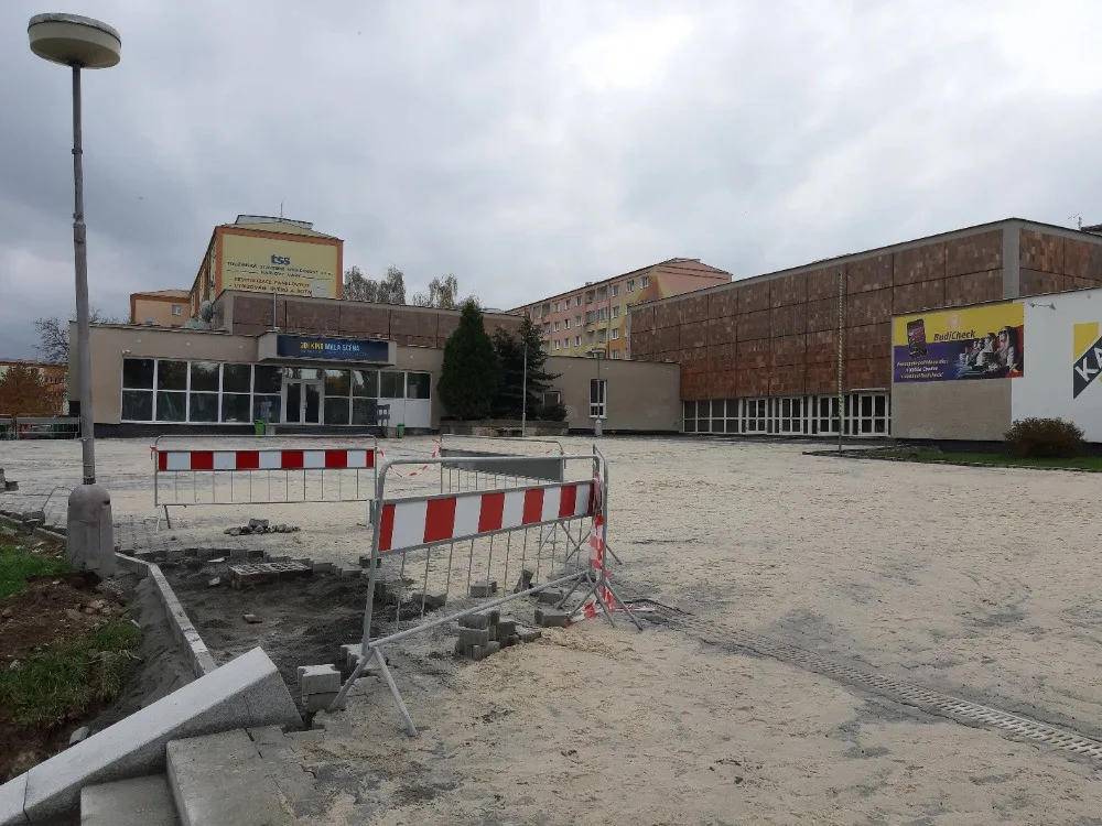 Chodov dokončuje úpravu prostranství kolem střediska KASS